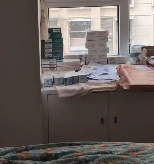 外国人来中国就医火了！美国女孩打飞的到上海治病，不用再等两个月，花费1364元，回国能报销