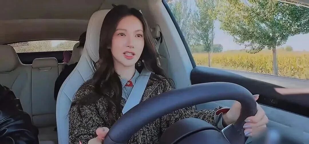 金晨被曝肇事逃逸,品牌方紧急删除直播预告,她代言10多个品牌,3部作品待播!知情人士:保险公司调取监控,发现助理顶包后报案 金晨被曝肇事逃逸,品牌方紧急删除直播预告,她代言10多个品牌,3部作品待播!知情人士:保险公司调取监控,发现助理顶包后报案