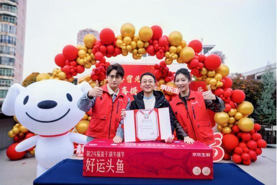 负债4091亿的京东花169万买条鱼，刘强东以前吃了保守的亏？