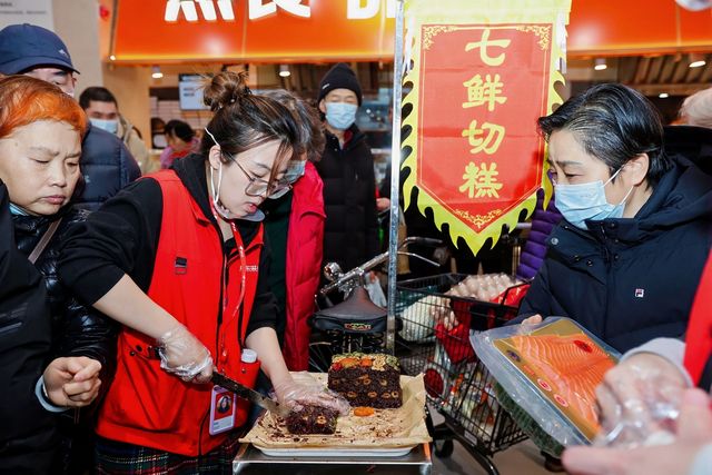 首日超3.5万人涌入，京东七鲜打造春运级开业现象