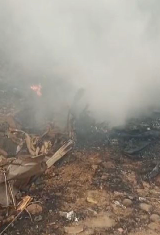 突发：印度一飞机降落时失控坠毁，撞地后燃起大火，机上人员全部遇难，包括一名官员