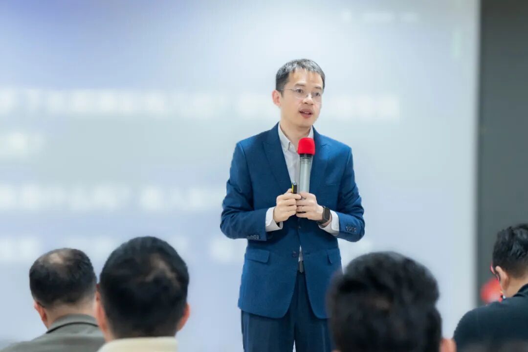 主阵地抖音订单下滑，线上增长见顶！俞敏洪力挺“解题高手”孙进，“线下+AI”会是东方甄选的新解法吗？