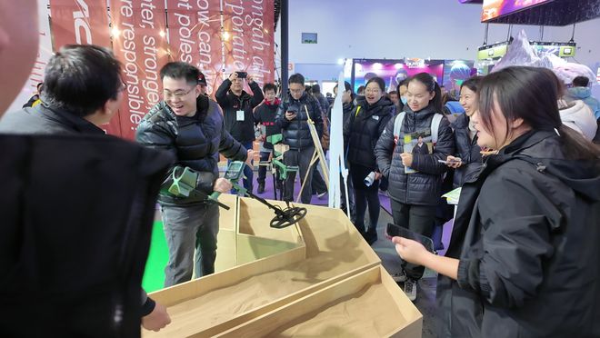 户外消费掀新潮,运动产业迎来“功能+时尚”双升级格局 户外消费掀新潮,运动产业迎来“功能+时尚”双升级格局