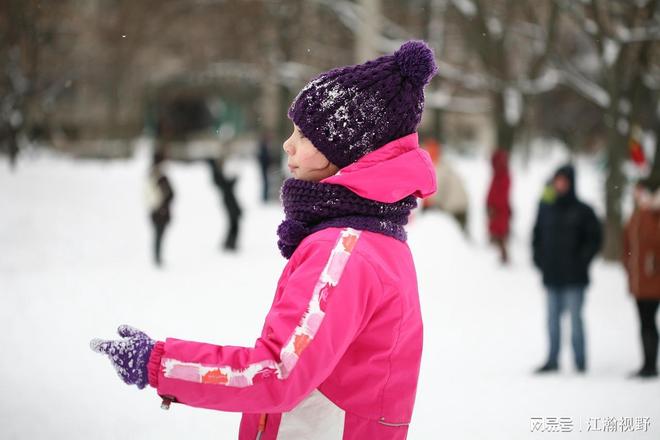 热带的三亚羽绒服被疯抢,为啥大家都在海南抢羽绒服? 热带的三亚羽绒服被疯抢,为啥大家都在海南抢羽绒服?