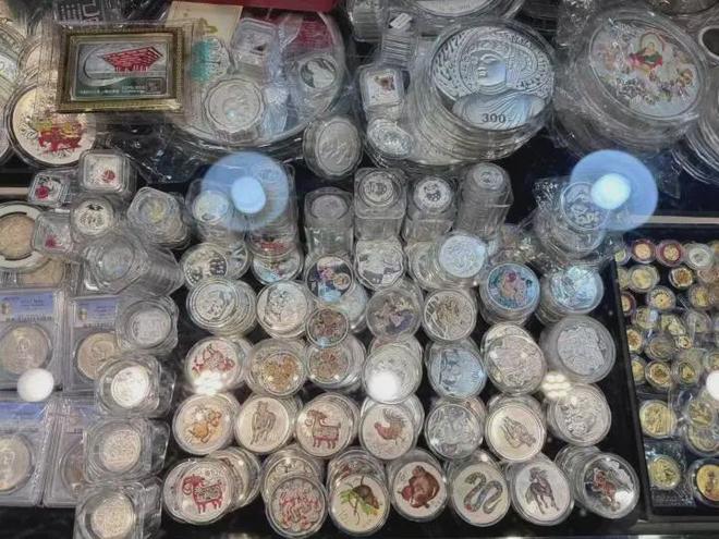 杭州有人一口气花30多万买走15公斤银砖,还有人手中的银币“半年多时间暴涨20倍”!“疯狂的白银”,还能走多远? 杭州有人一口气花30多万买走15公斤银砖,还有人手中的银币“半年多时间暴涨20倍”!“疯狂的白银”,还能走多远?