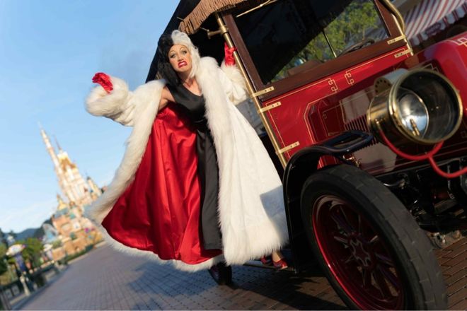 迪士尼的“毒皇后”把游客骂爽了,让角色飞升的扮演者反而被辞退惹怒多少人? 迪士尼的“毒皇后”把游客骂爽了,让角色飞升的扮演者反而被辞退惹怒多少人?