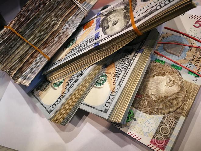 谁在重塑中国财富格局？AI前十强企业合计价值超1.8万亿，暴涨207%