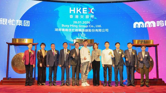 鸣鸣很忙港股上市，“小零食”何以支撑千亿市值？