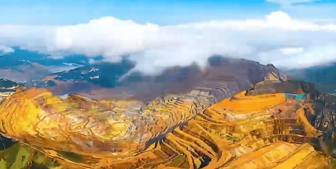 金价“疯了”，“金王”紫金矿业被“小金王”完爆