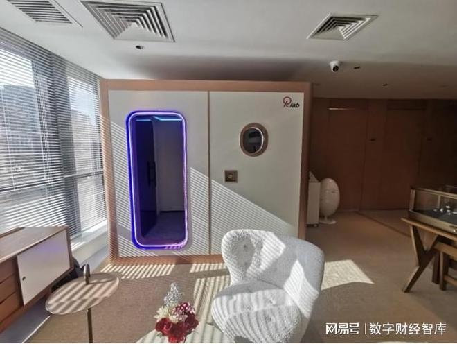 销量飙升257%，40万青春舱遭富豪疯抢，网友：有钱人的社交玩具