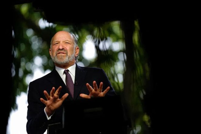 特朗普强调自己清白，马斯克暗示克林顿等人“有罪”，全球多名权势人物被曝与爱泼斯坦关系密切